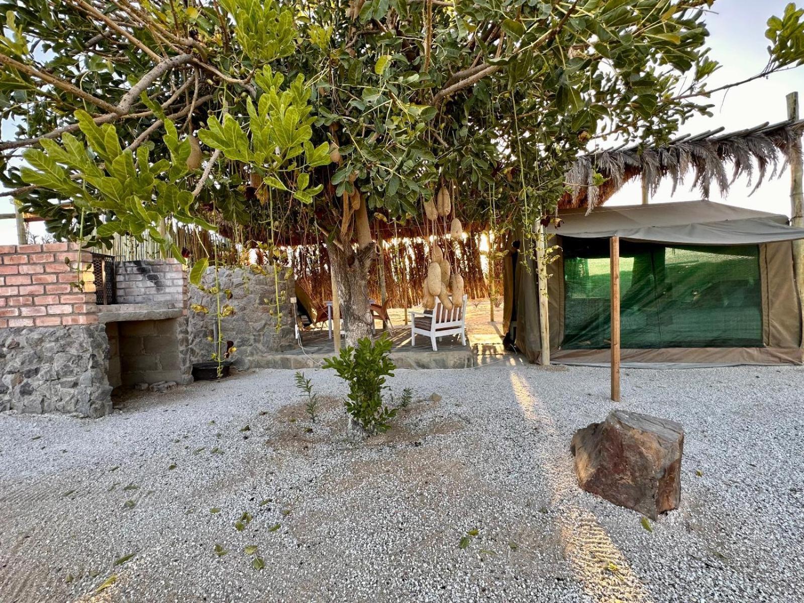 Daureb Isib Campsite And B&B Uis Dış mekan fotoğraf