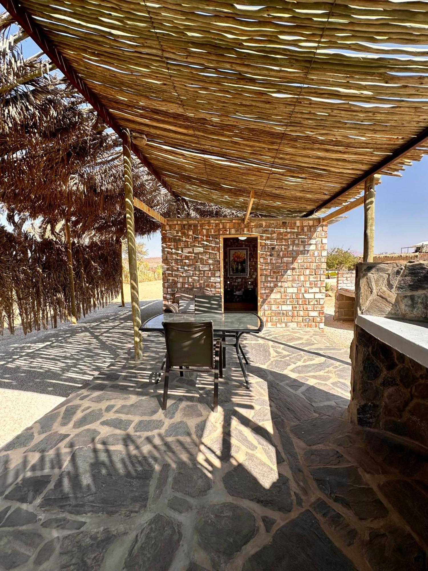 Daureb Isib Campsite And B&B Uis Dış mekan fotoğraf