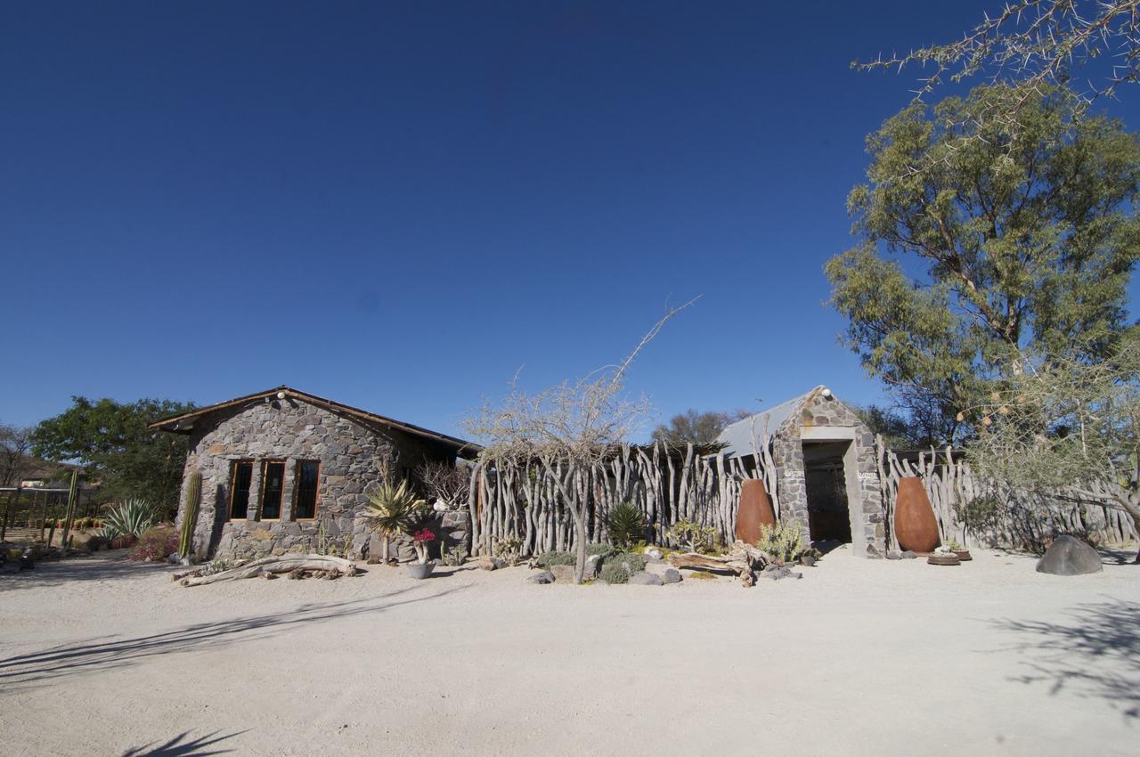 Daureb Isib Campsite And B&B Uis Dış mekan fotoğraf